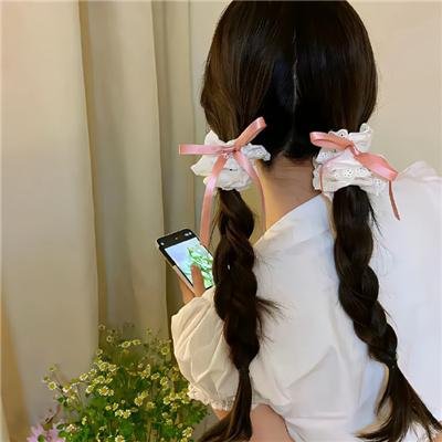 姐妹双行之巴黎护照海报